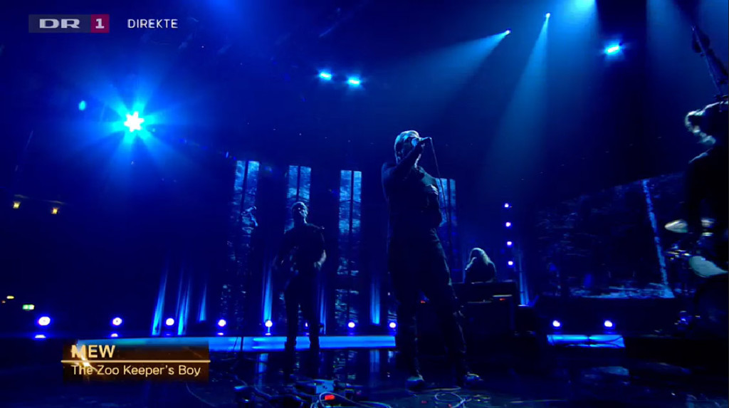 Mew played at the very end of the sports awards show. They had a really impressive stage set up! We 
